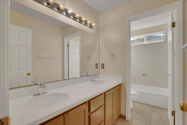 6307 Brook Hollow Cir, Stockton, CA 95219