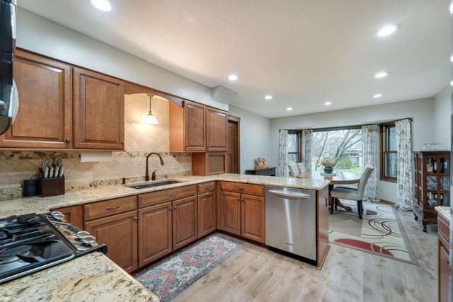 7932 112th AVENUE, Pleasant Prairie, WI 53158