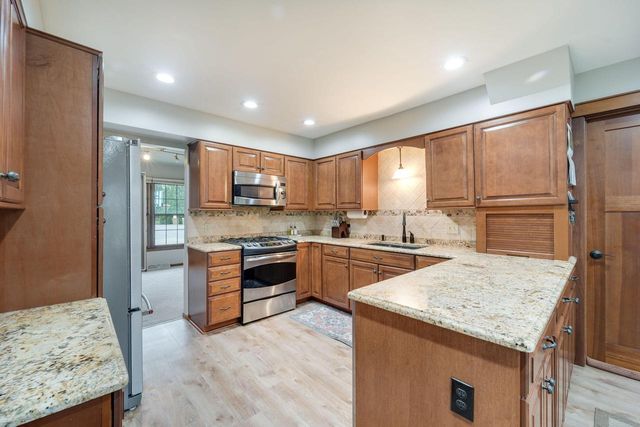 7932 112th AVENUE, Pleasant Prairie, WI 53158