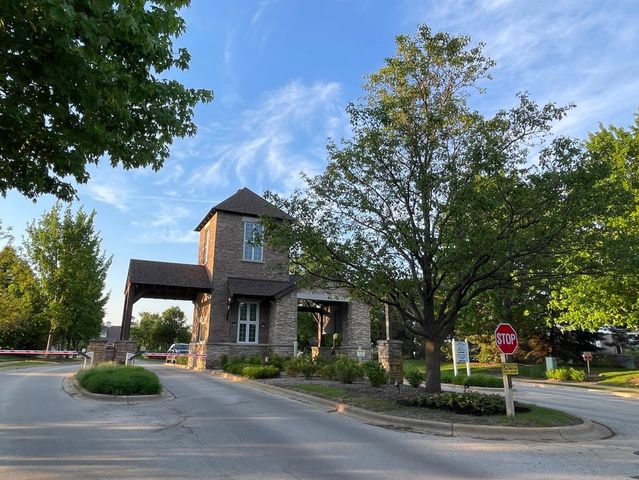 2815 NORMANDY Circle, Naperville, IL 60564