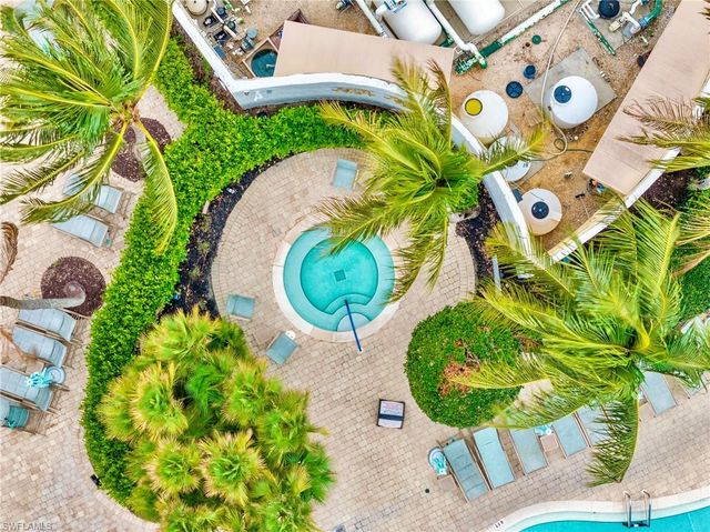 8670 Mustang DR, Naples, FL 34113