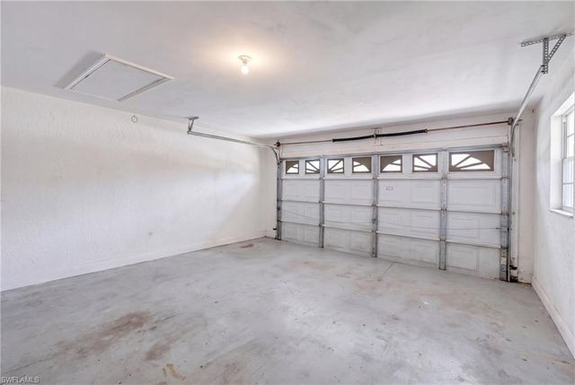 8670 Mustang DR, Naples, FL 34113