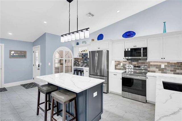 8670 Mustang DR, Naples, FL 34113