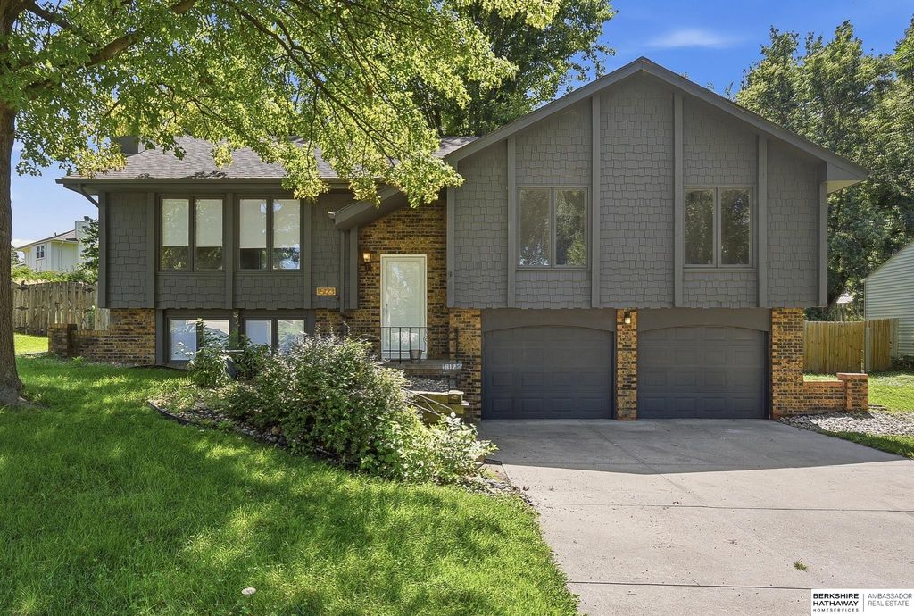 15123 Fieldcrest Drive, Omaha, NE 68154