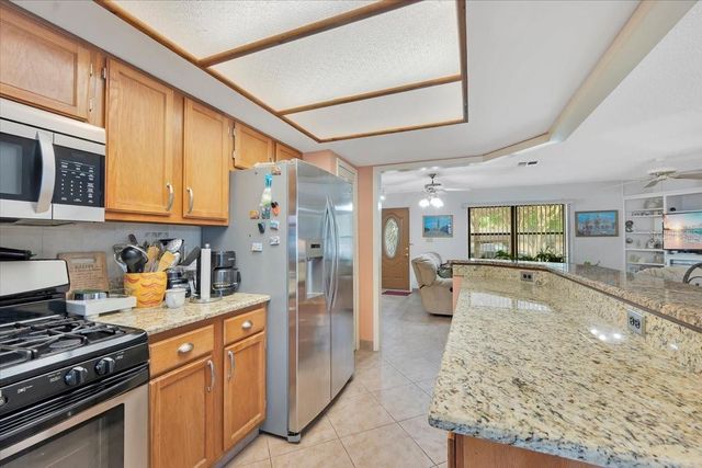 711 E FREDERICK AVE, Dundee, FL 33838