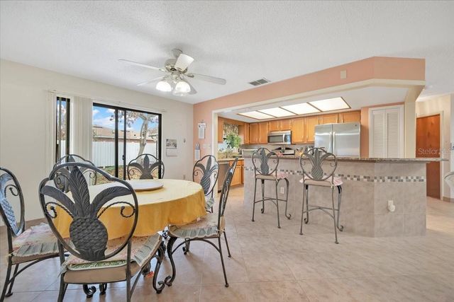 711 E FREDERICK AVE, Dundee, FL 33838