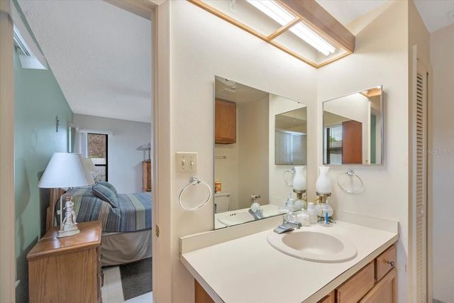 711 E FREDERICK AVE, Dundee, FL 33838