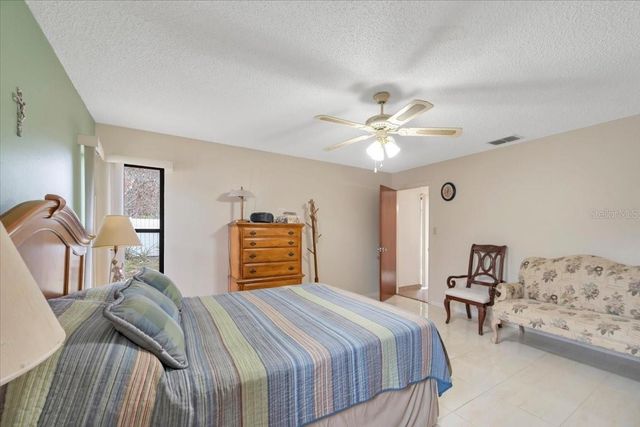 711 E FREDERICK AVE, Dundee, FL 33838