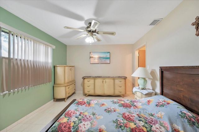 711 E FREDERICK AVE, Dundee, FL 33838