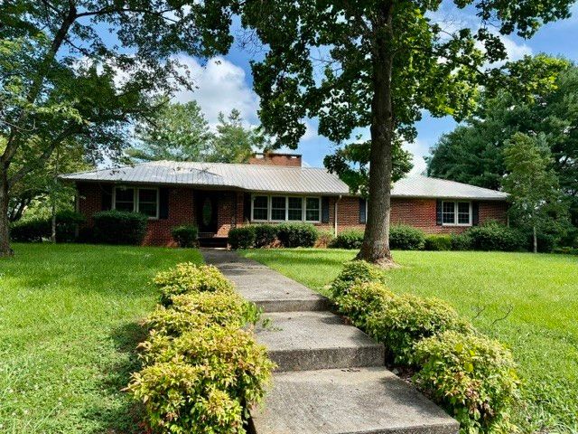 401 E Petty Ln, Winchester, TN 37398
