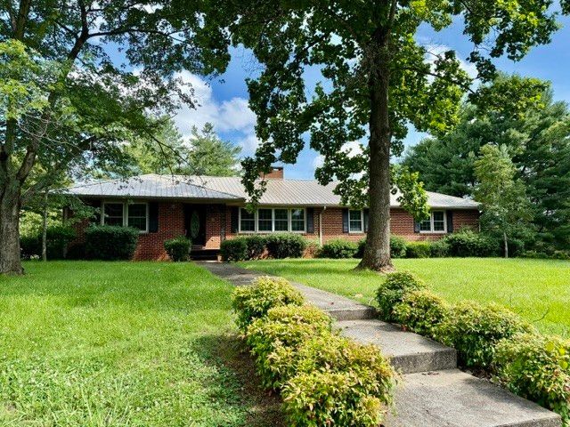 401 E Petty Ln, Winchester, TN 37398