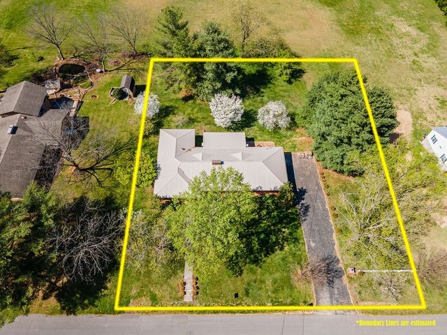 401 E Petty Ln, Winchester, TN 37398