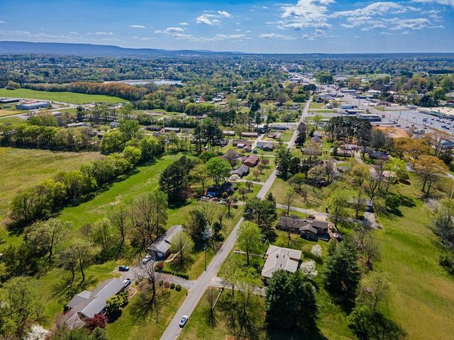 401 E Petty Ln, Winchester, TN 37398