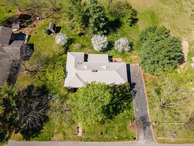 401 E Petty Ln, Winchester, TN 37398
