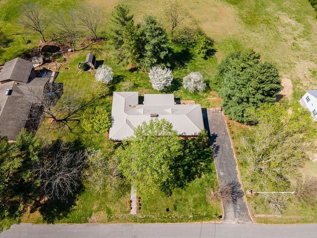401 E Petty Ln, Winchester, TN 37398