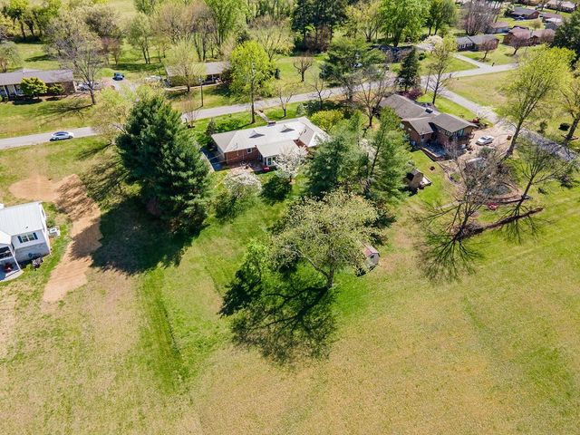 401 E Petty Ln, Winchester, TN 37398