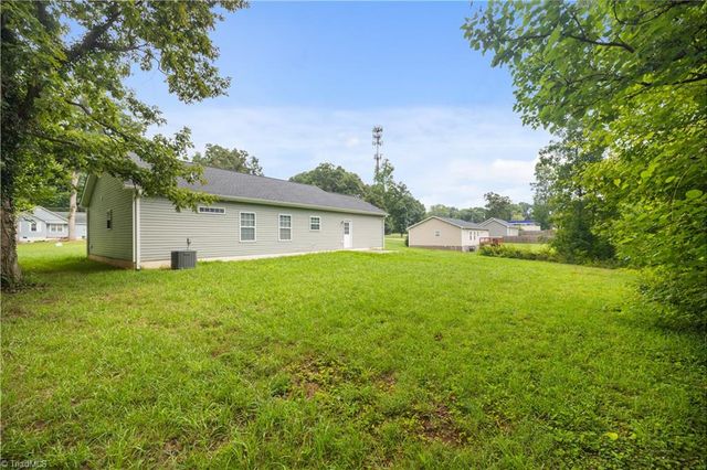 204 Quail Drive, Winston-salem, NC 27105