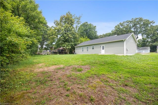 204 Quail Drive, Winston-salem, NC 27105
