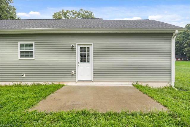 204 Quail Drive, Winston-salem, NC 27105