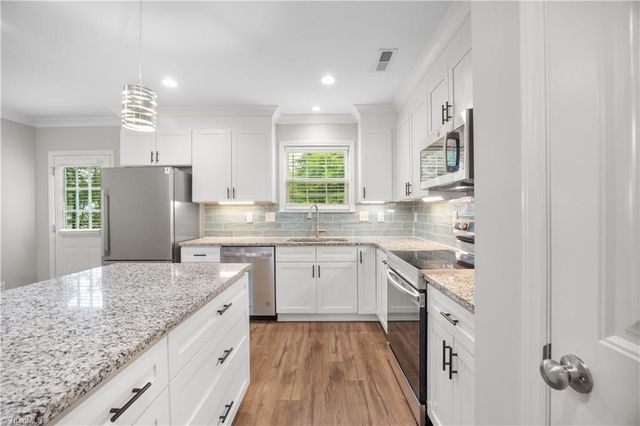 204 Quail Drive, Winston-salem, NC 27105