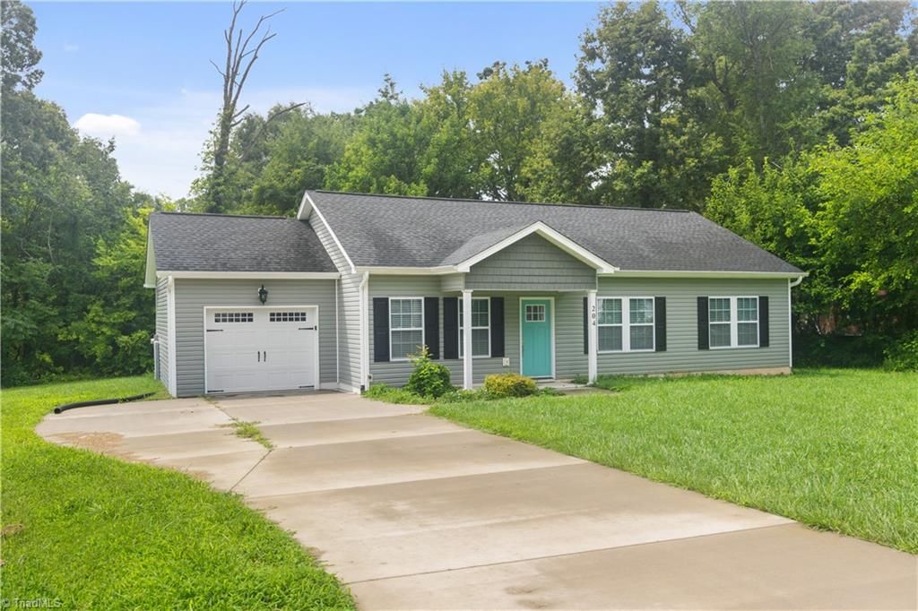 204 Quail Drive, Winston-salem, NC 27105