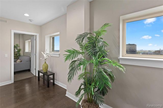 525 W Lafayette Boulevard 21B, Detroit, MI 48226