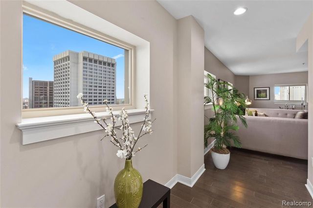 525 W Lafayette Boulevard 21B, Detroit, MI 48226