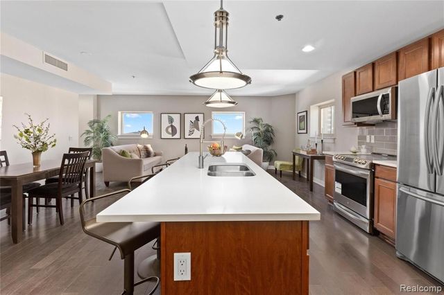 525 W Lafayette Boulevard 21B, Detroit, MI 48226