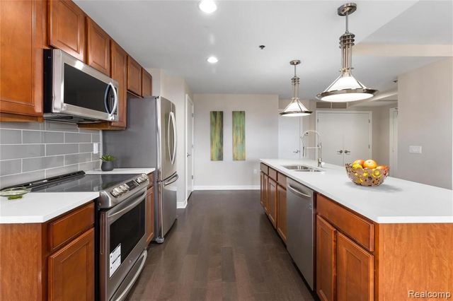 525 W Lafayette Boulevard 21B, Detroit, MI 48226