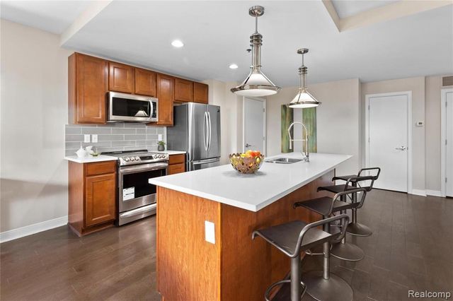 525 W Lafayette Boulevard 21B, Detroit, MI 48226