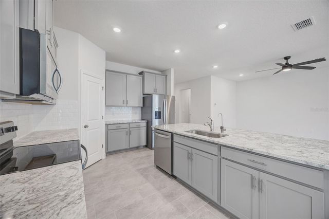 2518 CHAPEL OAK BEND, Wesley Chapel, FL 33543