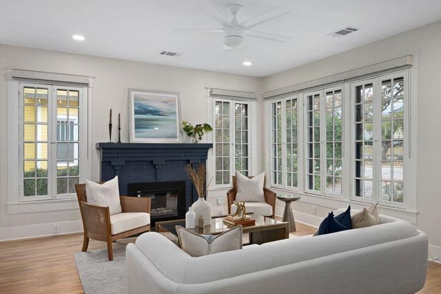 807 W 30th ST, Austin, TX 78705