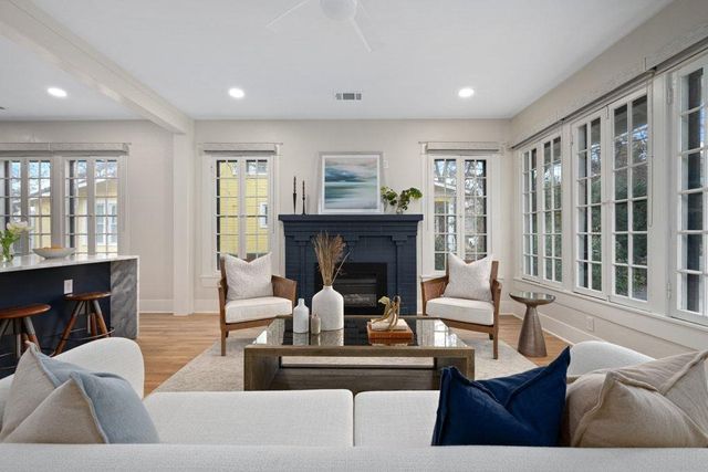 807 W 30th ST, Austin, TX 78705