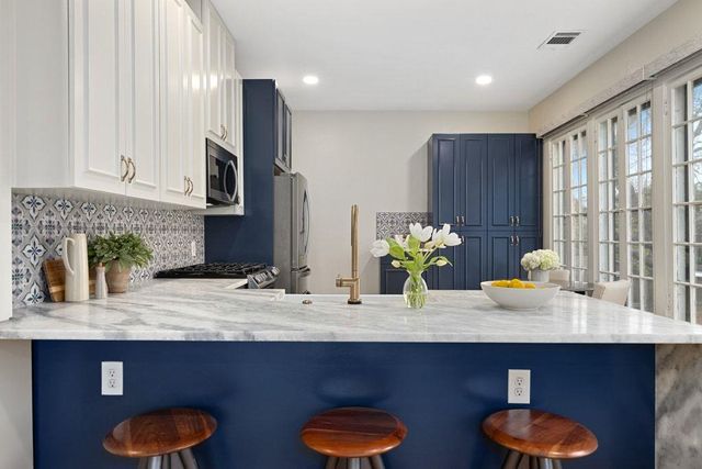 807 W 30th ST, Austin, TX 78705