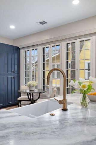 807 W 30th ST, Austin, TX 78705