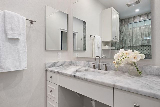 807 W 30th ST, Austin, TX 78705