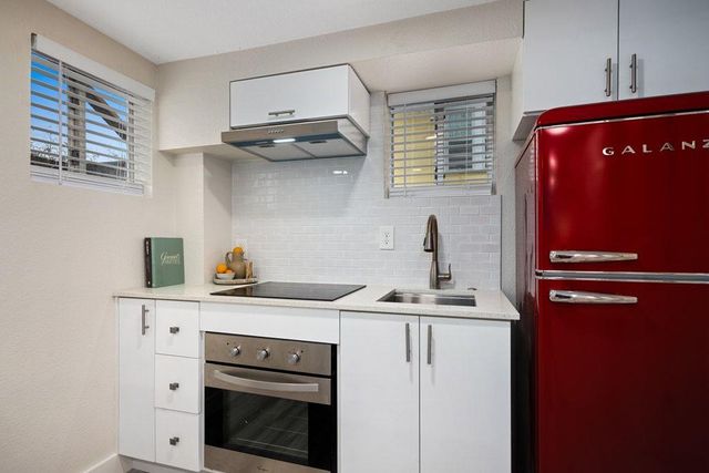 807 W 30th ST, Austin, TX 78705