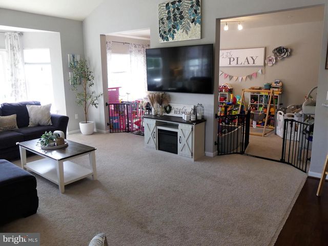 2100 HANFORD WAY, Pennsburg, PA 18073