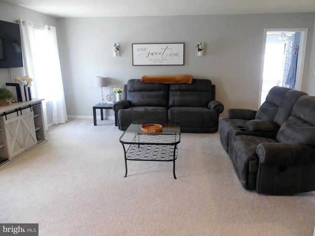 2100 HANFORD WAY, Pennsburg, PA 18073