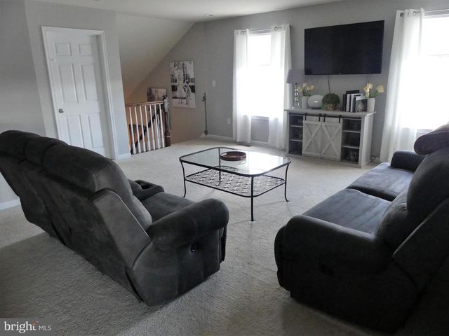 2100 HANFORD WAY, Pennsburg, PA 18073