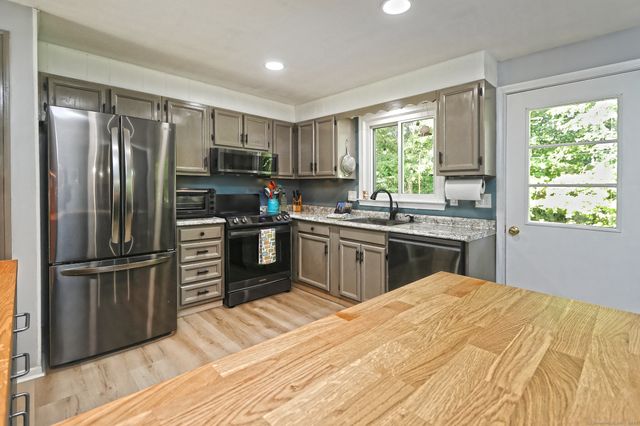1180 Shepard Avenue, Hamden, CT 06514