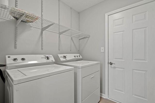 2404 LUBBOCK CT, Columbia, MO 65201