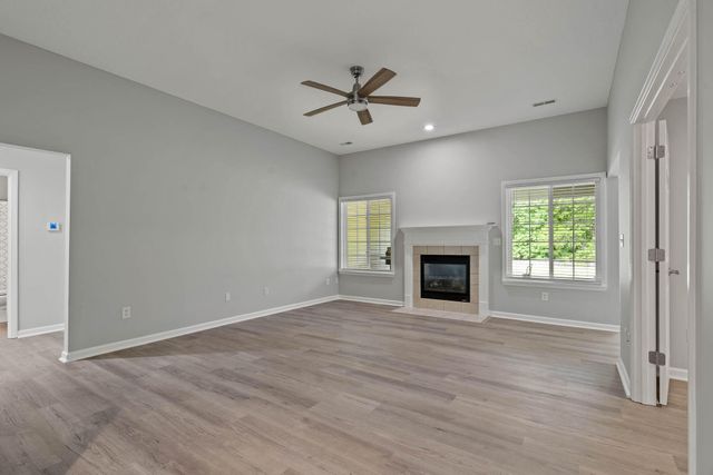 2404 LUBBOCK CT, Columbia, MO 65201