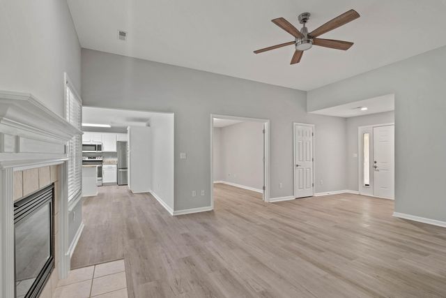 2404 LUBBOCK CT, Columbia, MO 65201