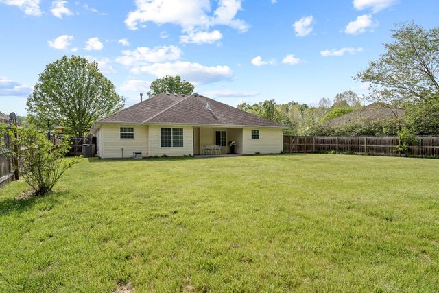 2404 LUBBOCK CT, Columbia, MO 65201
