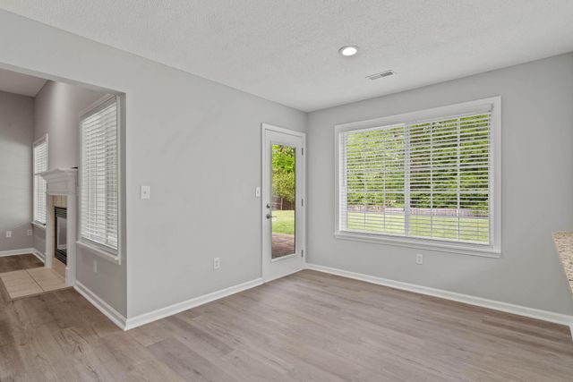 2404 LUBBOCK CT, Columbia, MO 65201