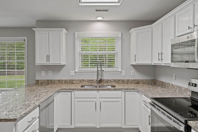 2404 LUBBOCK CT, Columbia, MO 65201