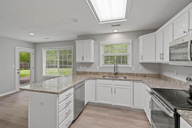2404 LUBBOCK CT, Columbia, MO 65201