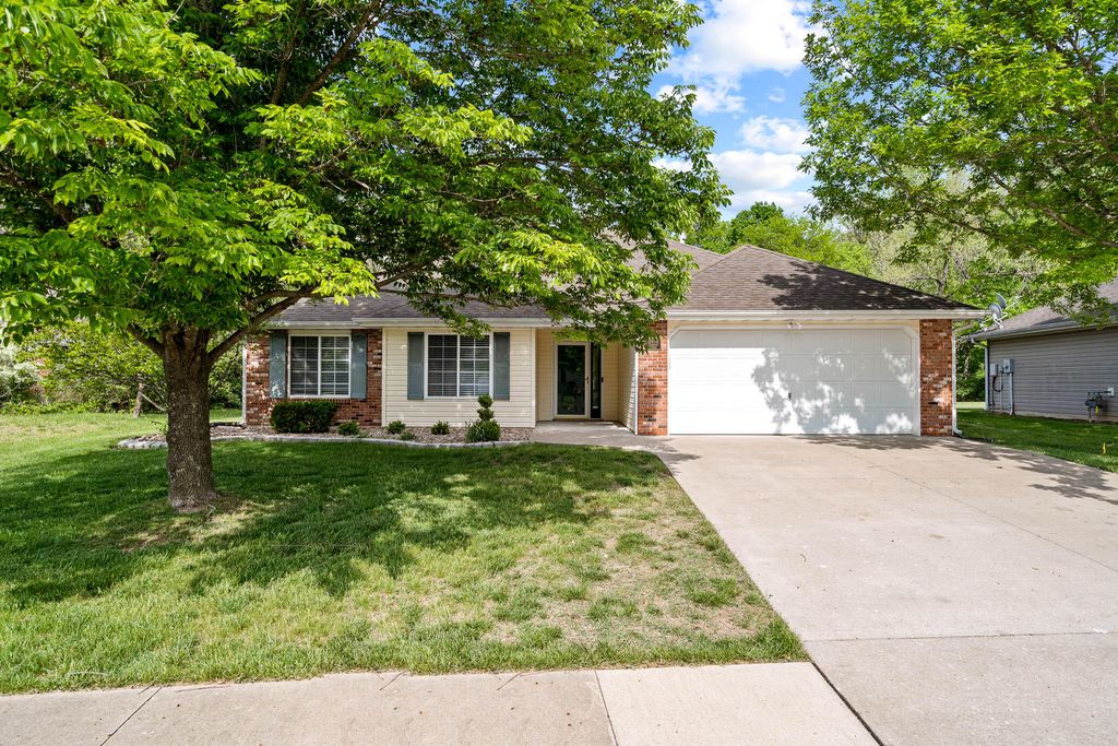 2404 LUBBOCK CT, Columbia, MO 65201