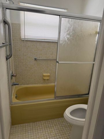 211 Country Lane E A, Boynton Beach, FL 33435